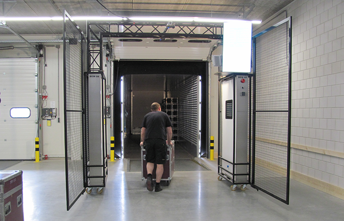 Storage garage for rent provides elevators and parking